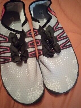 Women's New Grey Water Shoes with Pink Accents Size 11